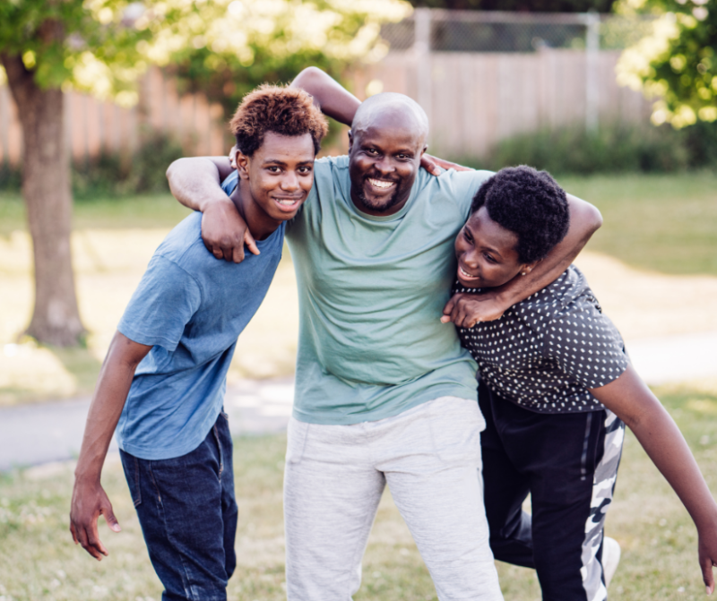 Des enfants écoutant leur père ! 